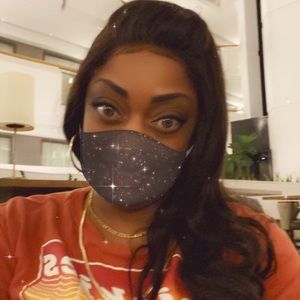 Meet your Posher, Emisha